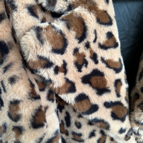 Leopard faux fur coat size Med - Picture 5 of 5